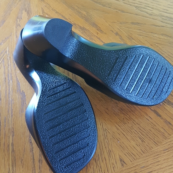 Sandals - Picture 2 of 3